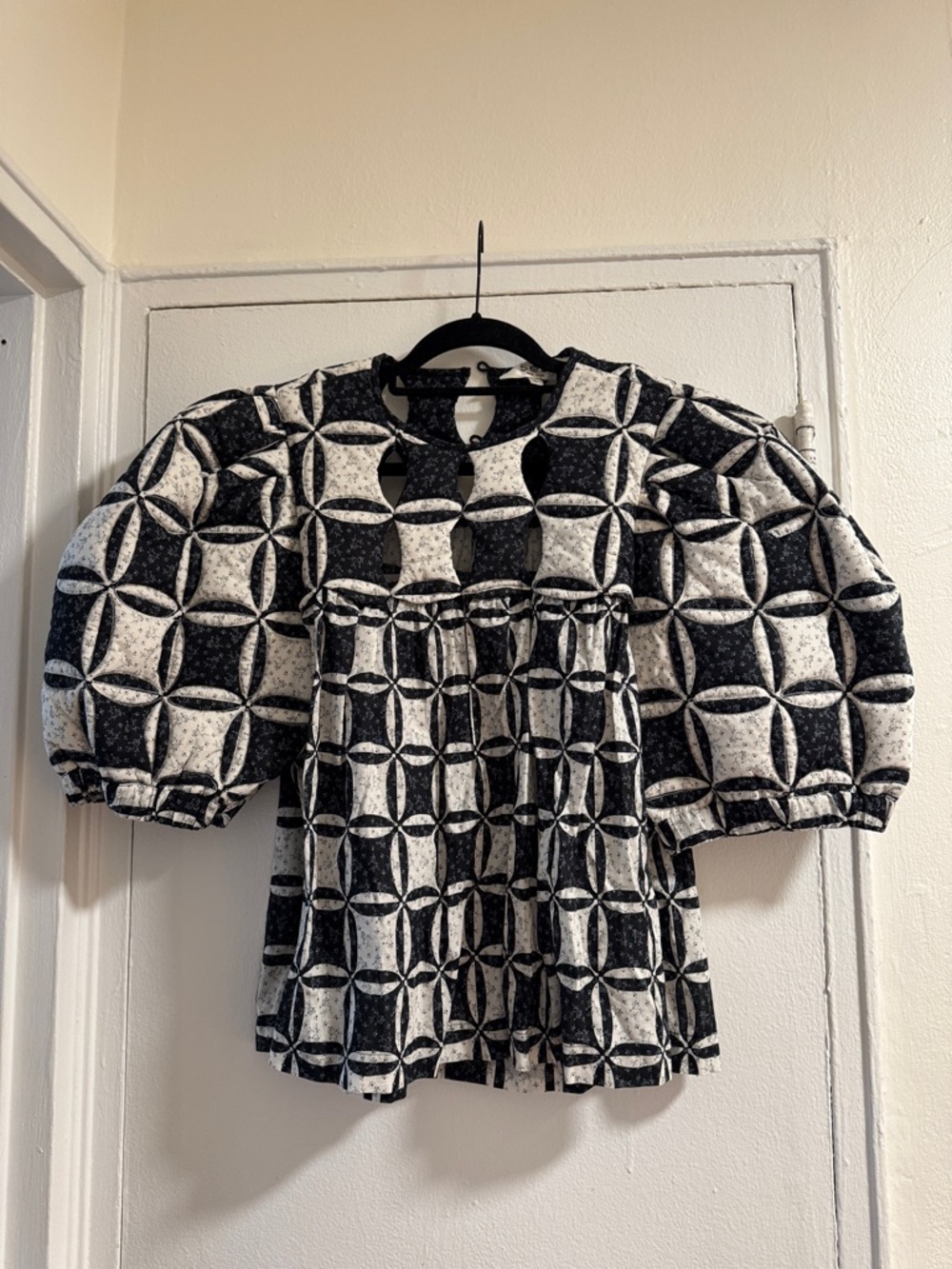 Sea New York Black and White Geometric Puff-Sleeve Blouse